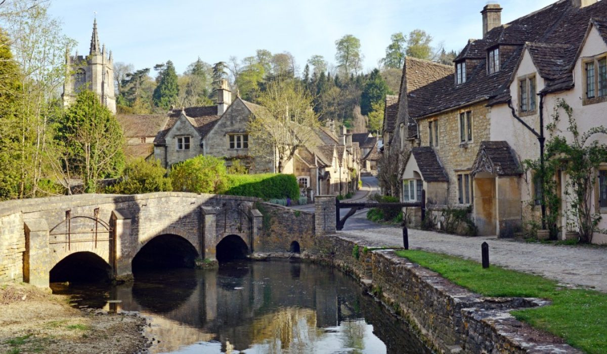 Cotswolds brug en huizen